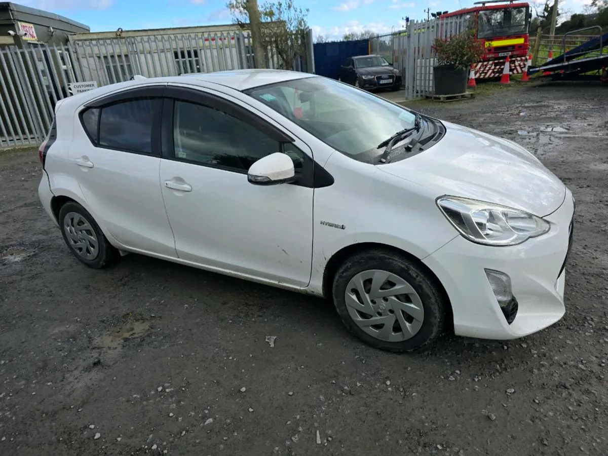 Toyota Aqua 2016 light rear damage - Image 2