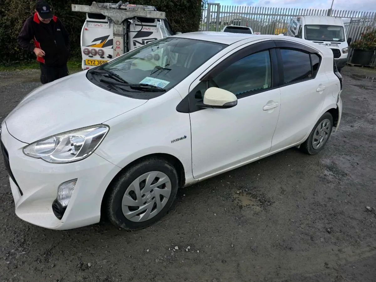 Toyota Aqua 2016 light rear damage - Image 3