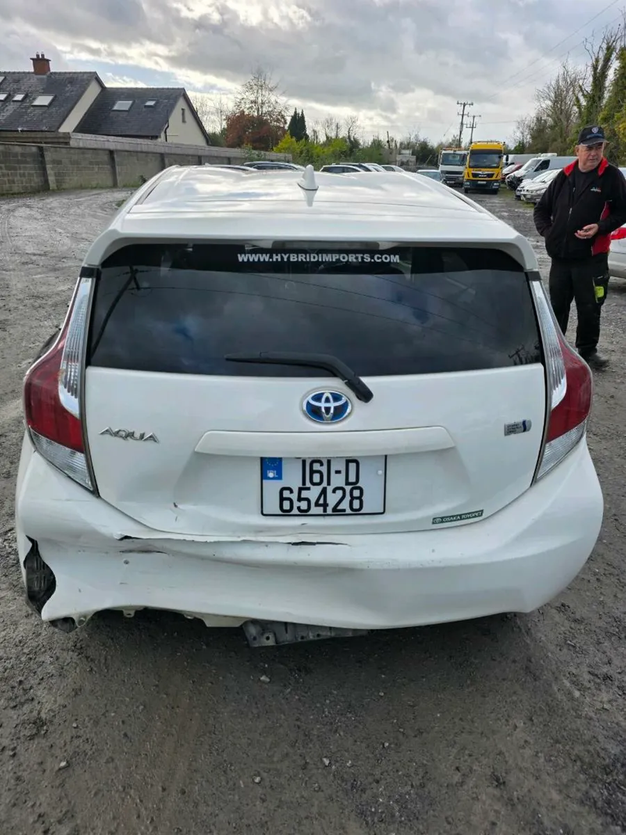Toyota Aqua 2016 light rear damage - Image 4