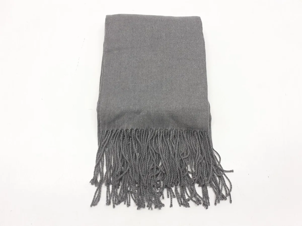 Online Auction Of 4X Scarfs & More! - Image 4