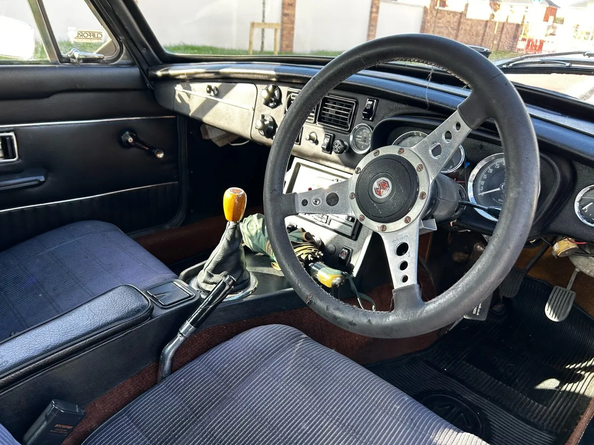 MGB GT - Image 3