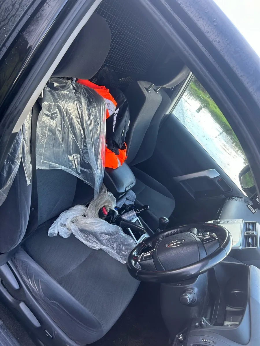 Toyota landcruiser - Image 4