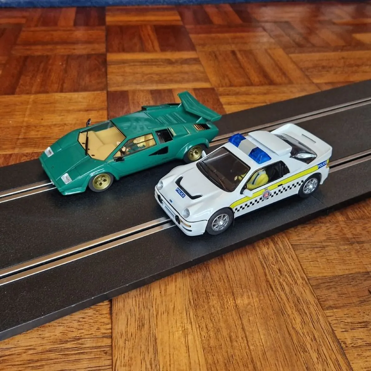 Scalextric Cops + Robbers Twin Pack:  SPECIAL OFFER  ( classic legend street supercar gt TV Police) - Image 2