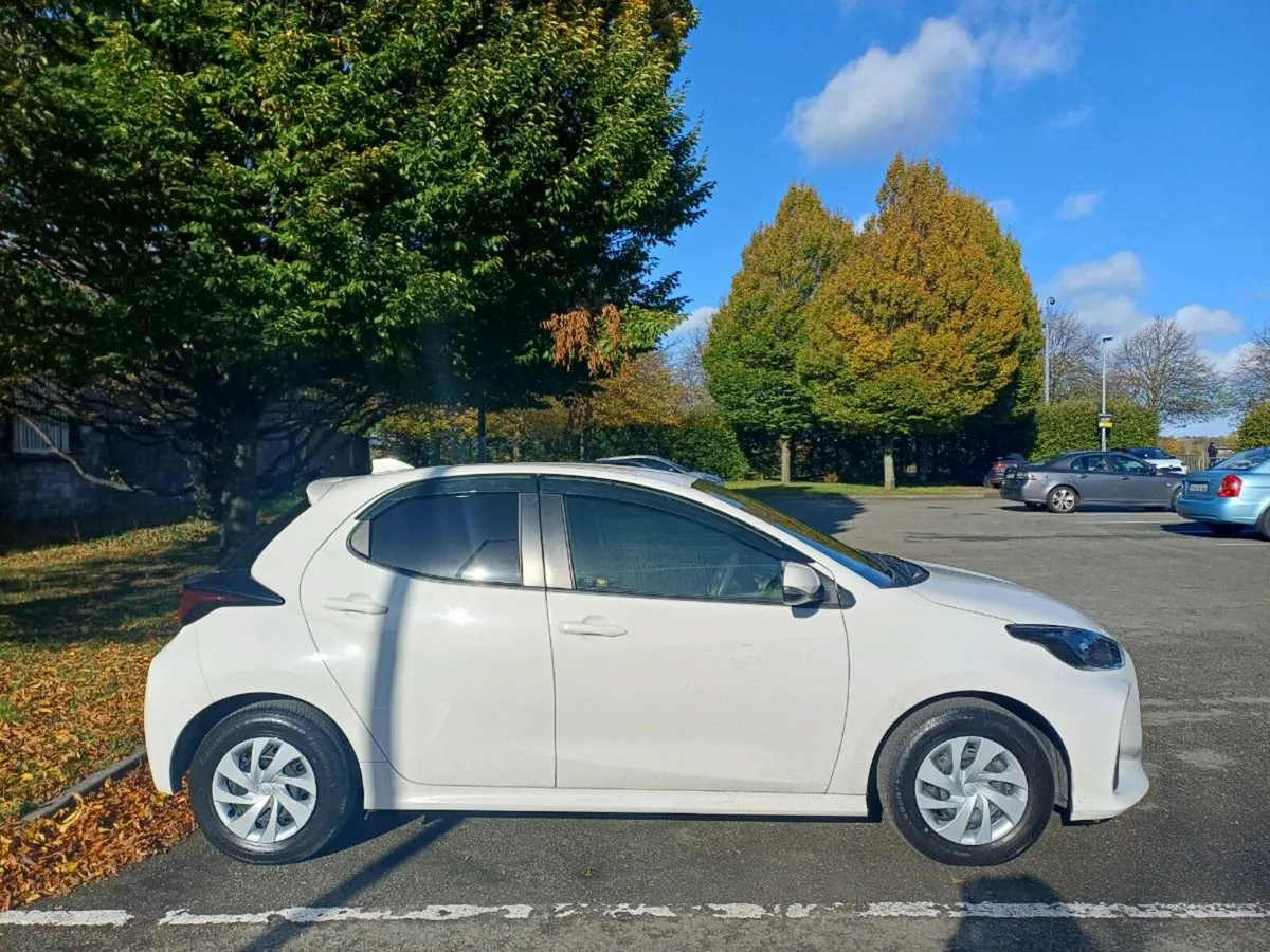 Toyota Yaris 1.5L,  Hybrid - Image 2