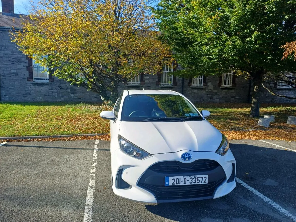 Toyota Yaris 1.5L,  Hybrid - Image 3