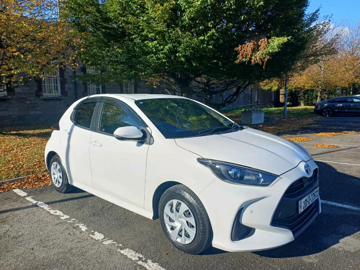 Toyota Yaris 1.5L,  Hybrid - Image 4