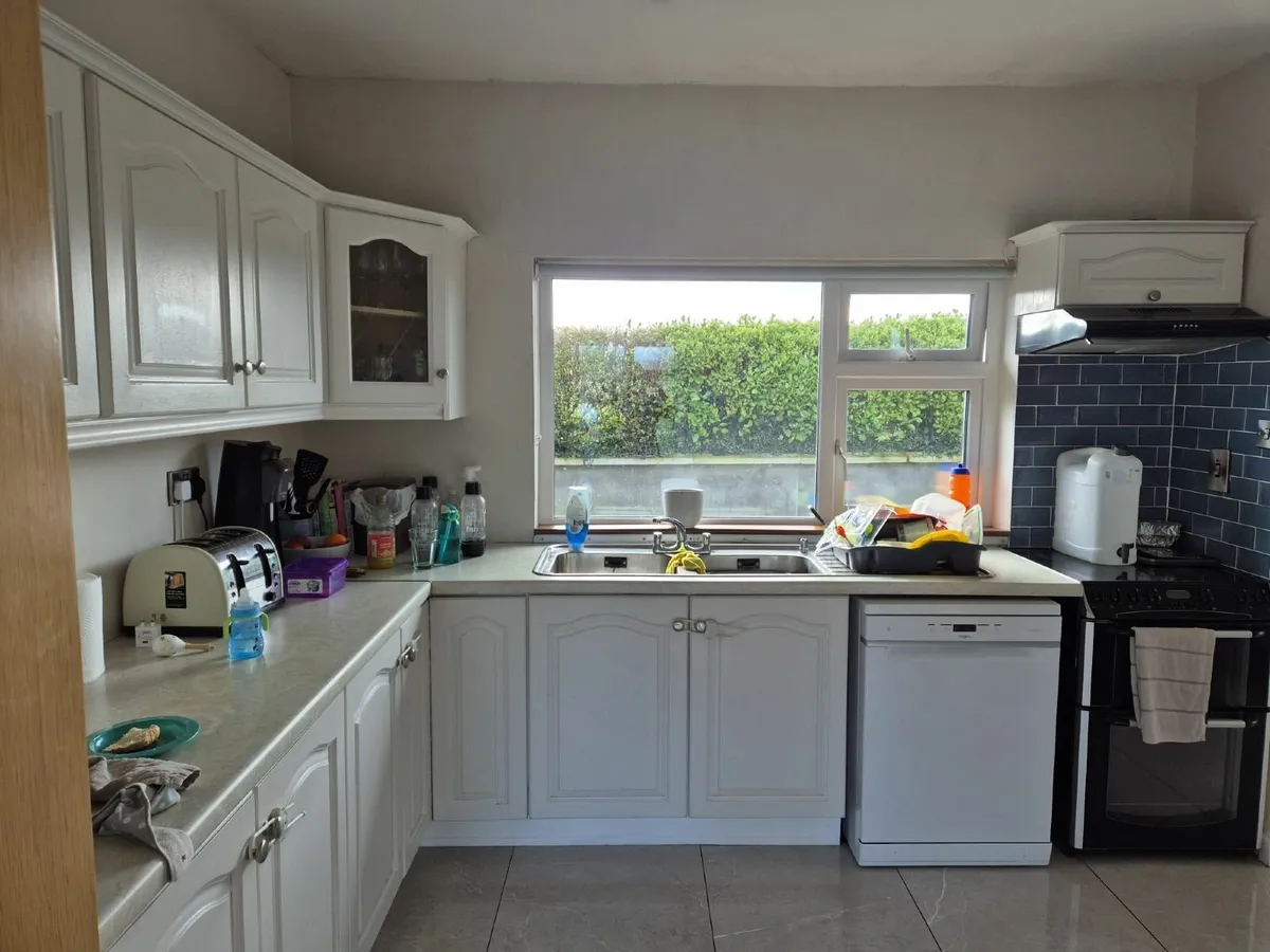 Kitchen units - Image 1
