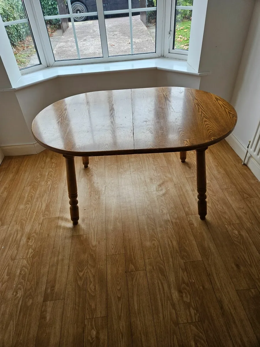 Kitchen table and chairs - Image 1