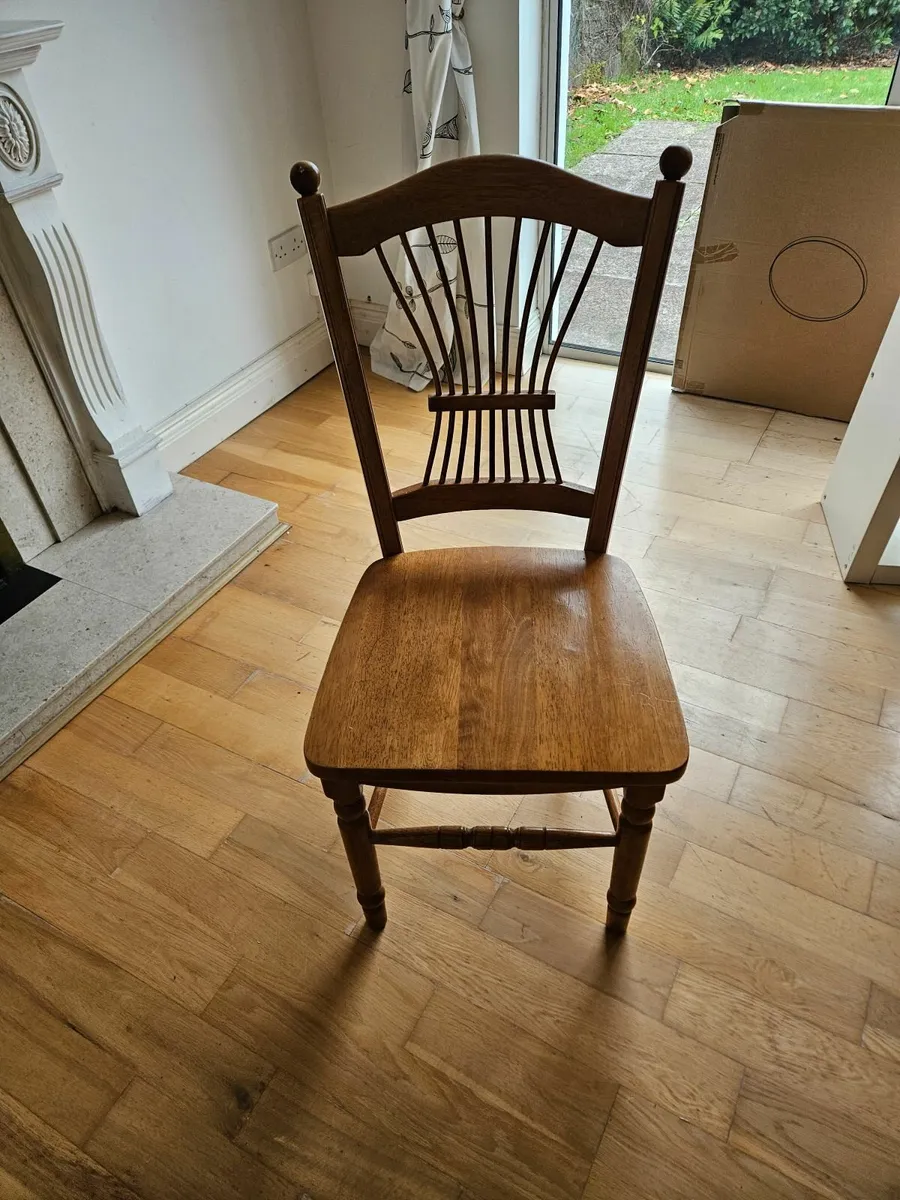 Kitchen table and chairs - Image 2