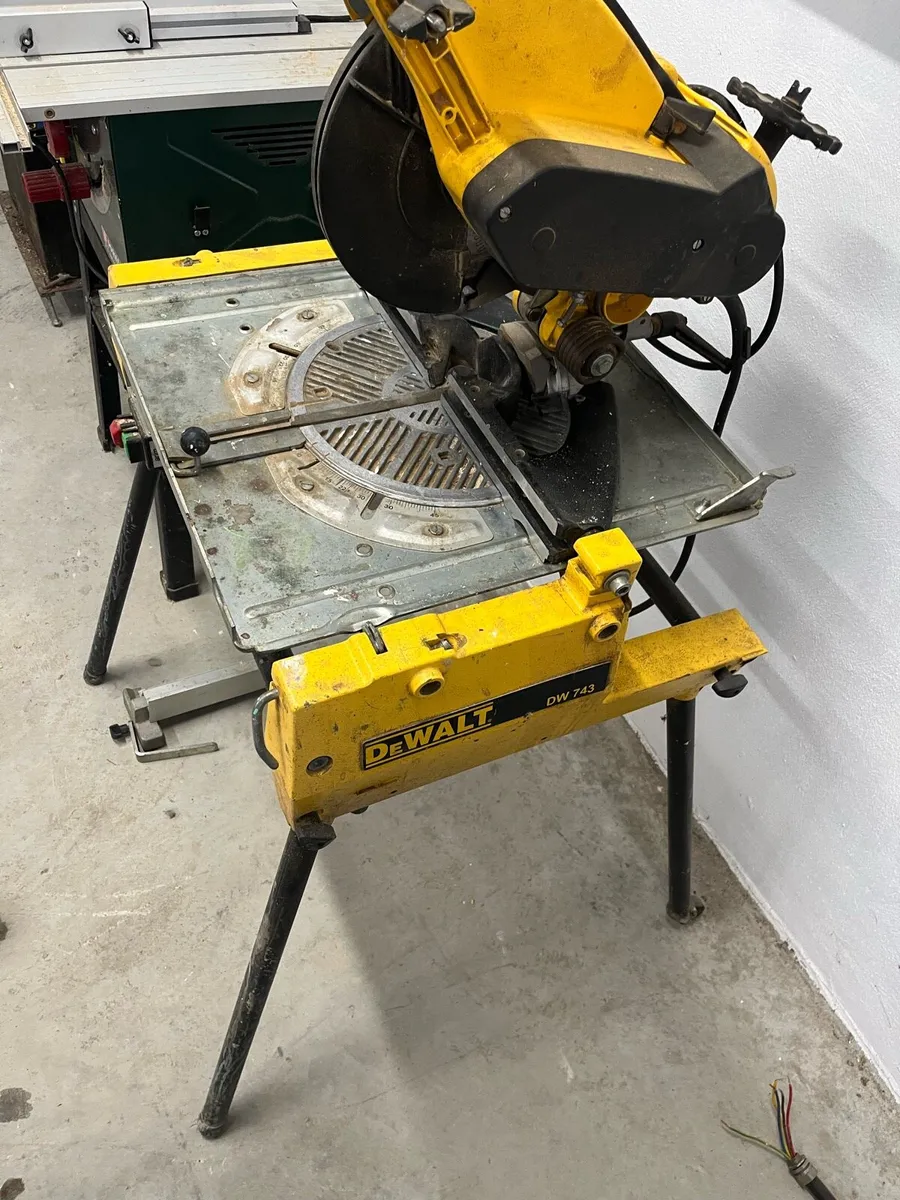 Dewalt DW 743 saw for sale - Image 3