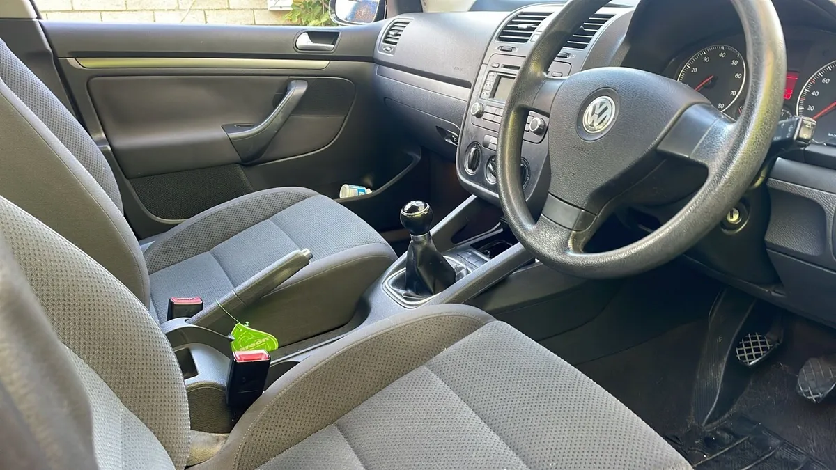 VW Golf 2006 low mileage - Image 2