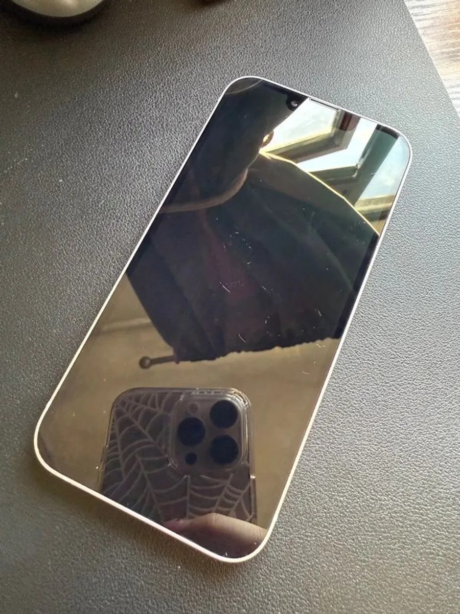 iPhone 14 - Image 2