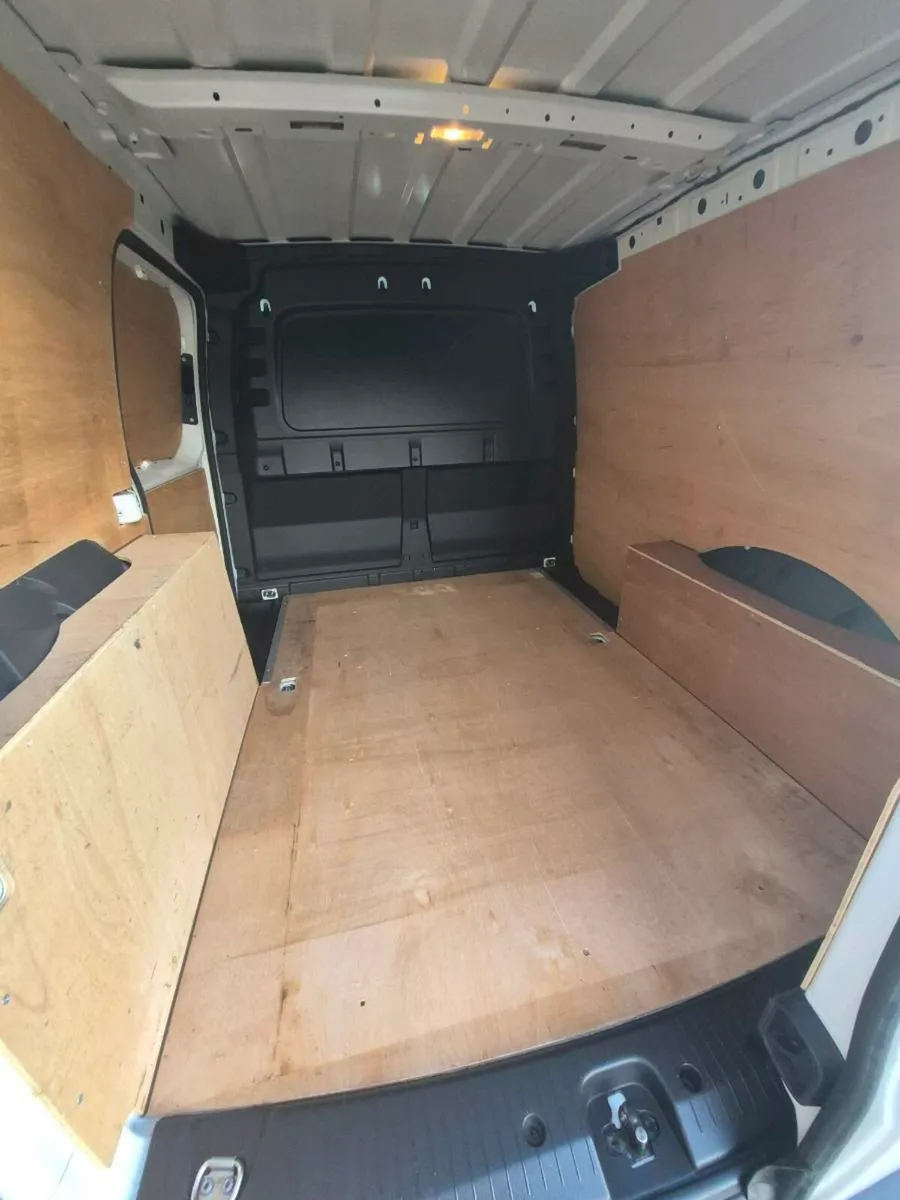 Volkswagen Caddy 2022 - Image 2