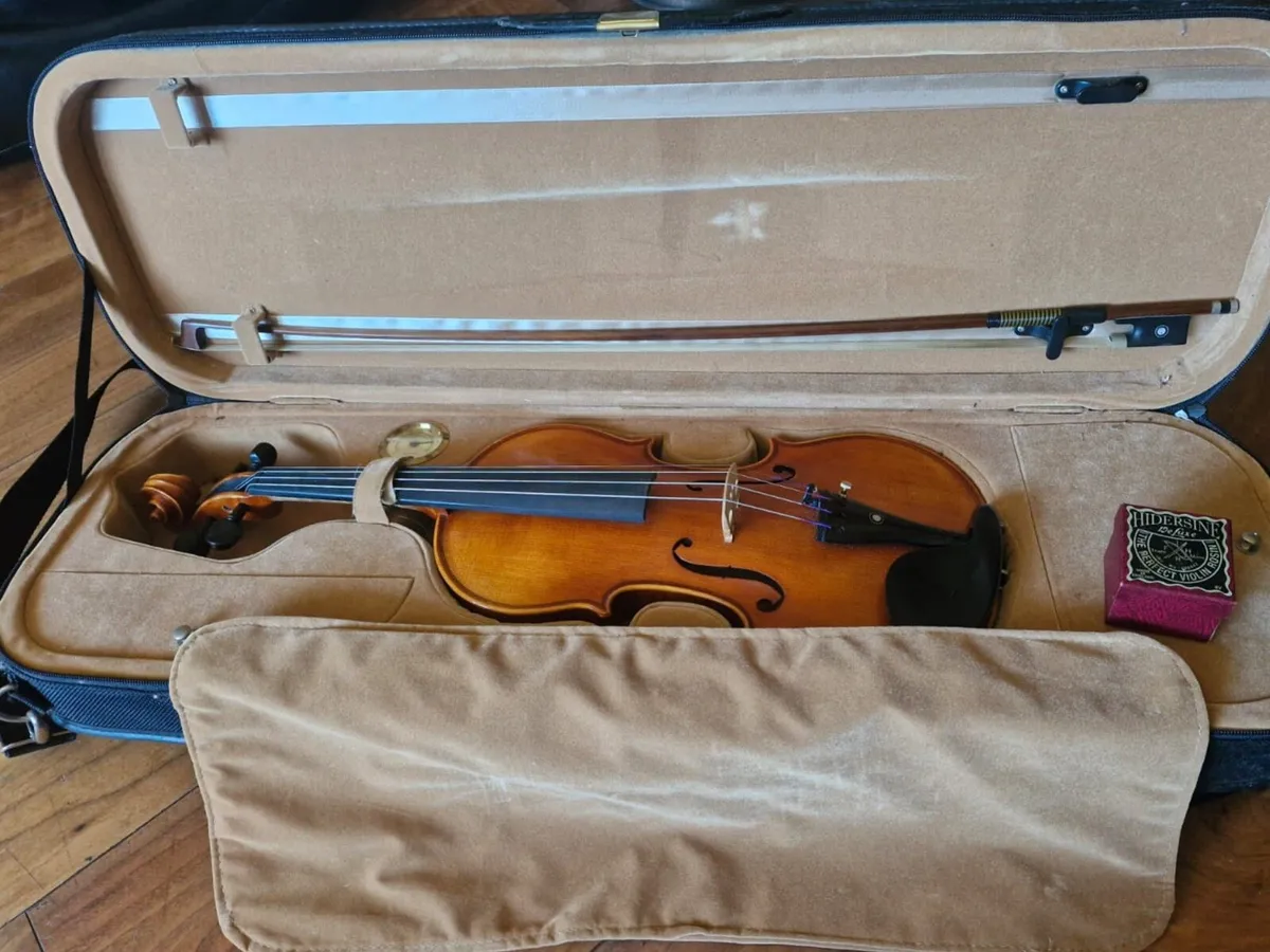 Full sized Violin - Image 1