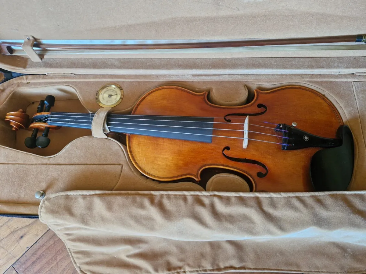 Full sized Violin - Image 2