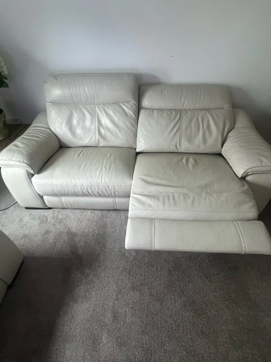 Cream Leather Sofa (3 seater) and two matching arm - Image 4