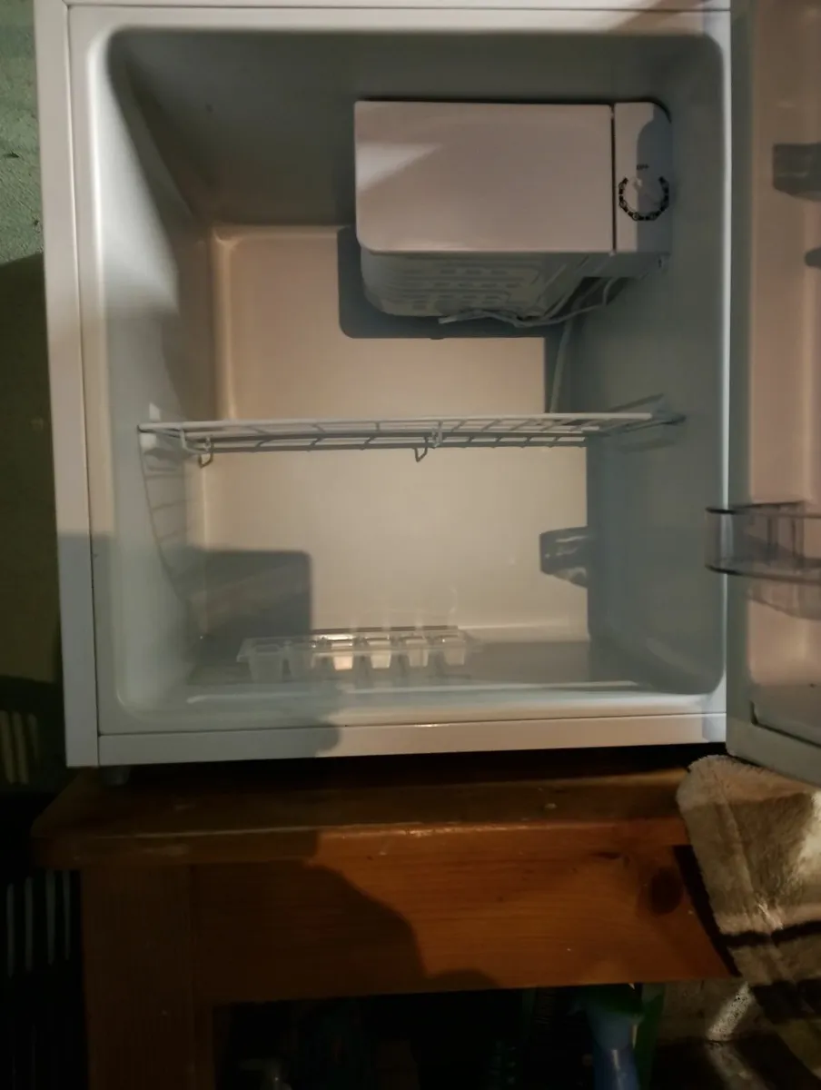 Mini fridge - Image 2