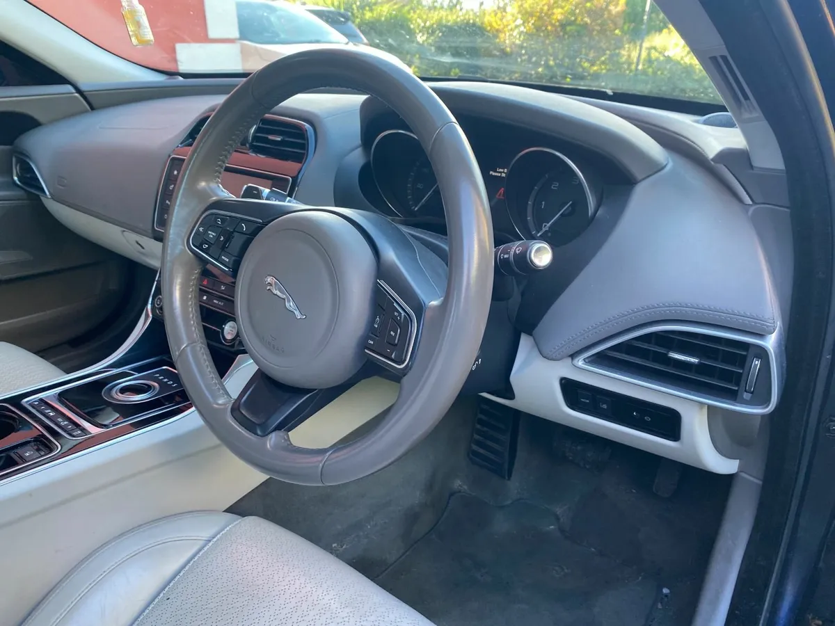 Jaguar XE 2015 - Image 3