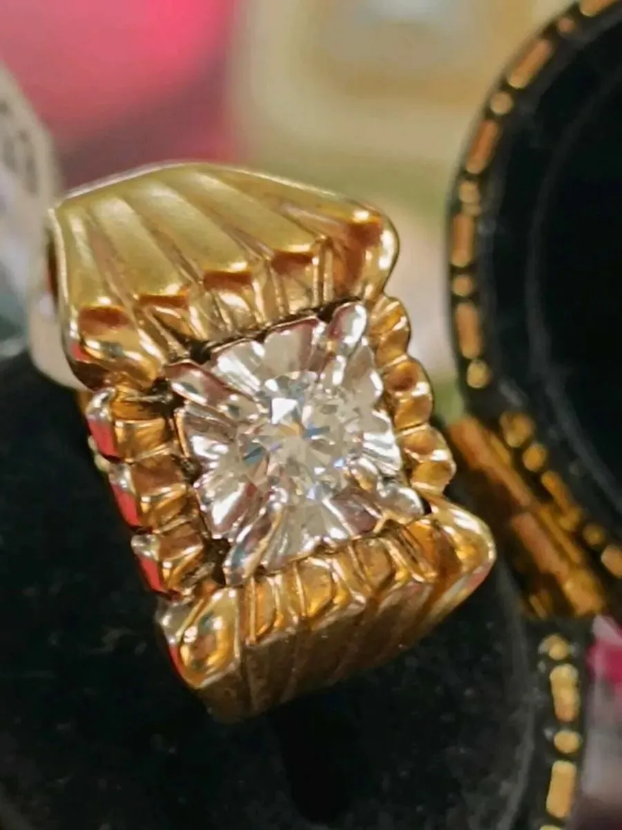 Vintage Diamond Ring 9k Yellow & White Gold - Image 1