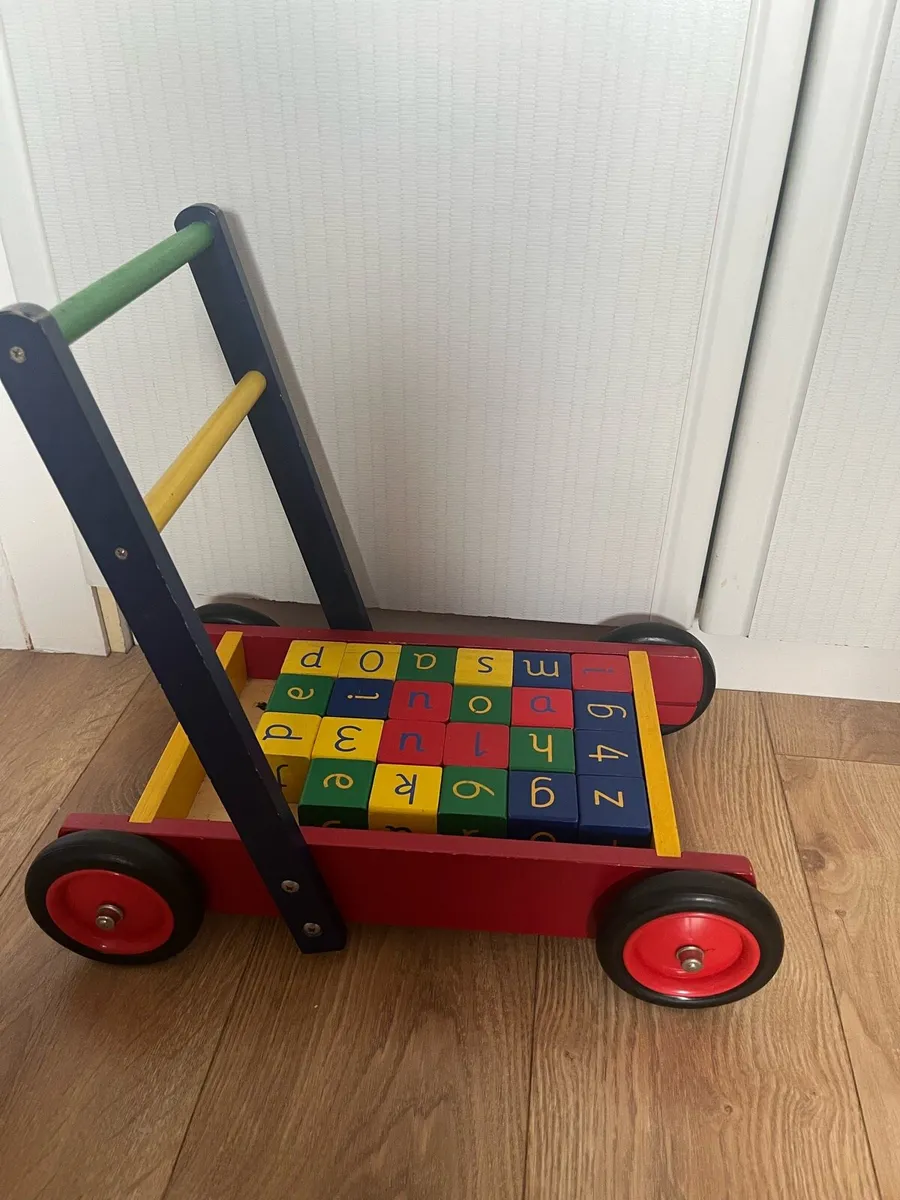 Wooden blocks and trolley - Image 1