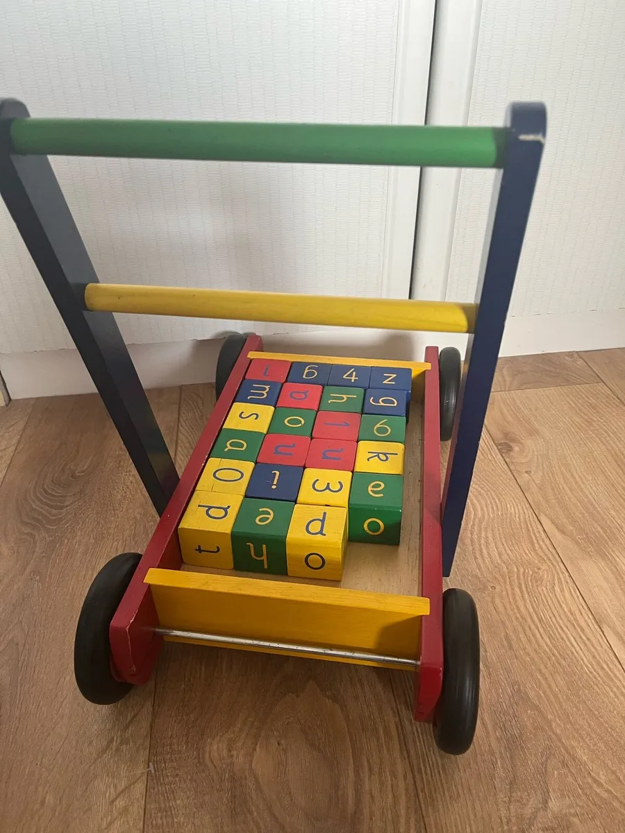 Wooden blocks and trolley - Image 2