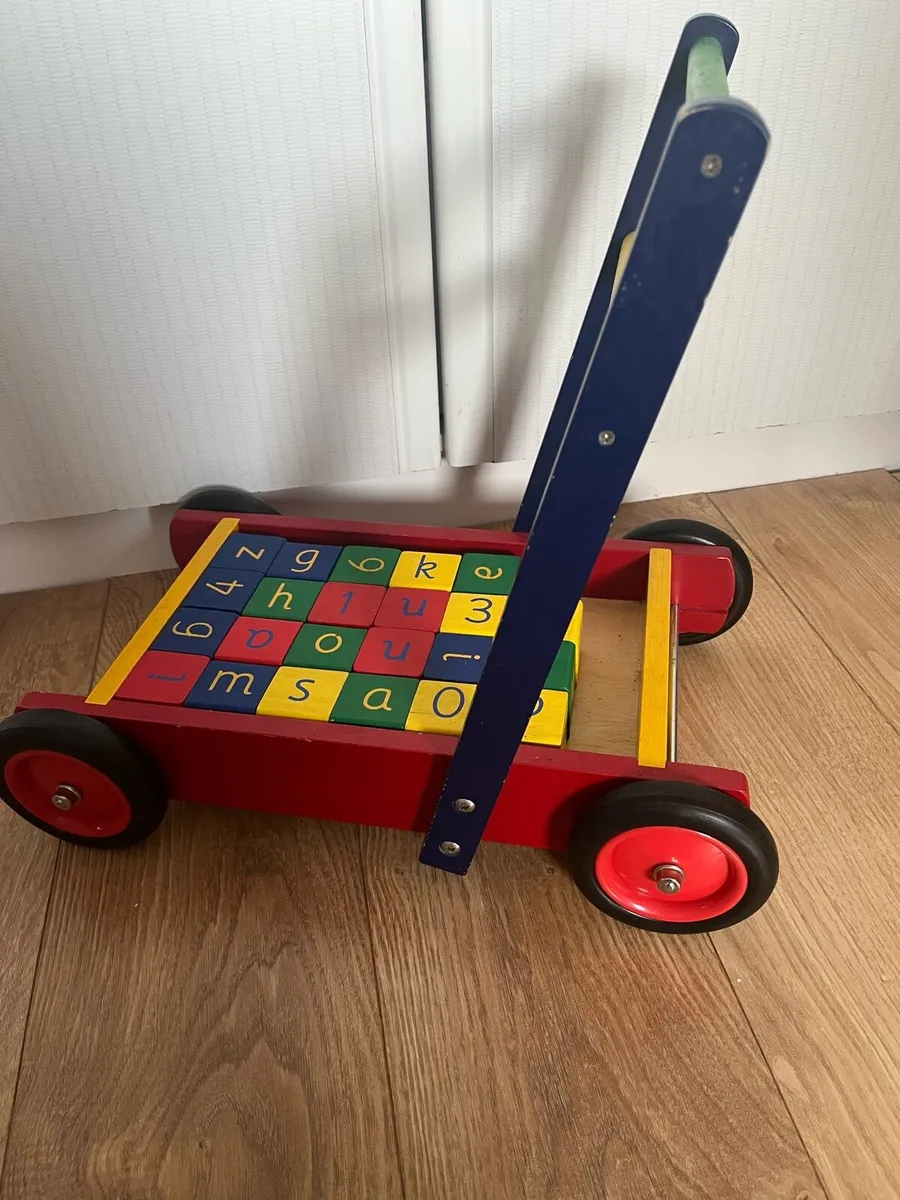 Wooden blocks and trolley - Image 3
