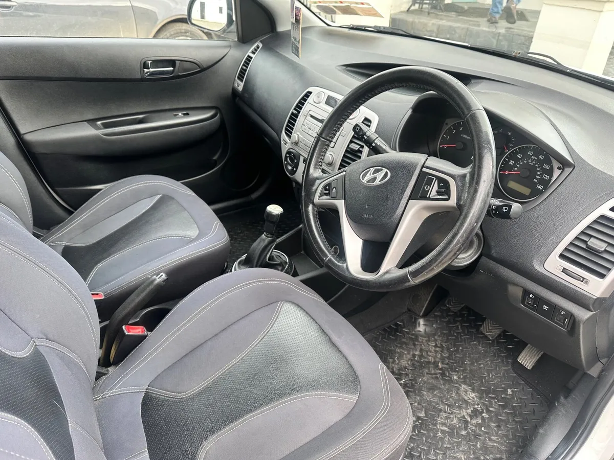 Hyundai i20 2010 - Image 4