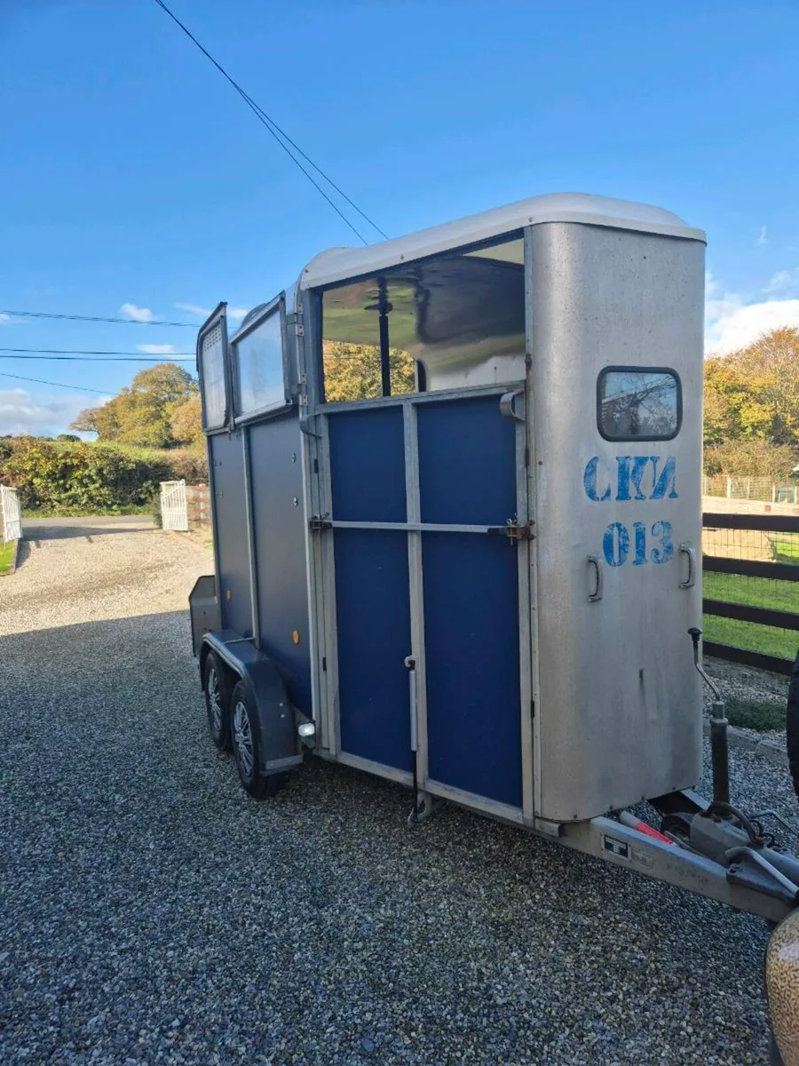 505 horsebox - Image 1