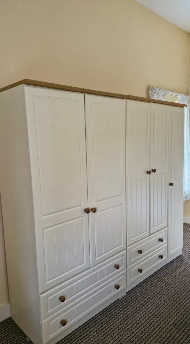 Bedroom furniture - Image 1