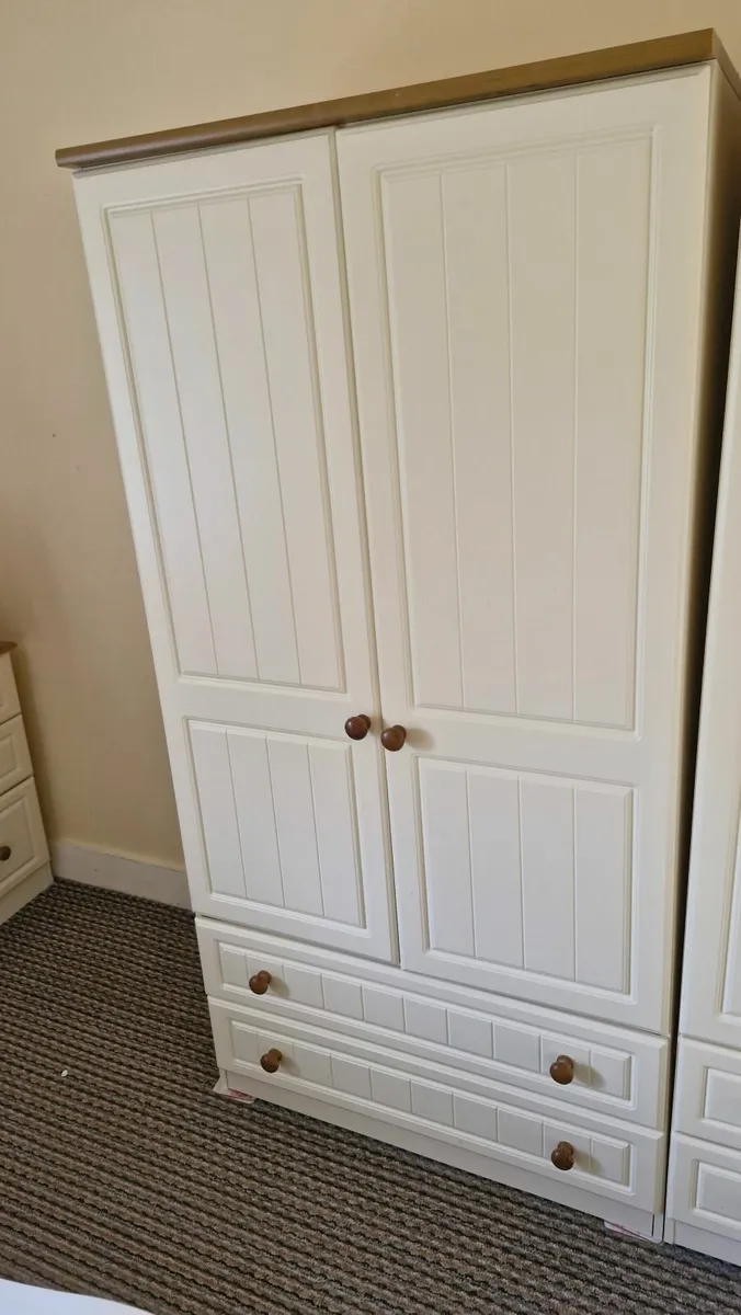 Bedroom furniture - Image 2