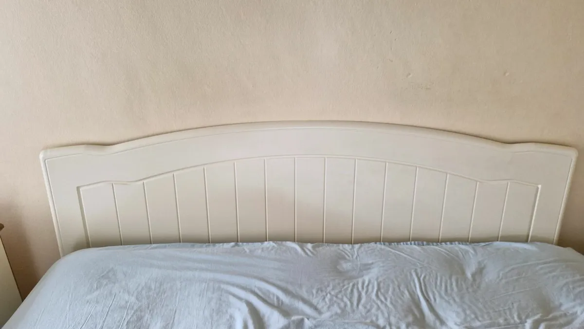 Bedroom furniture - Image 4