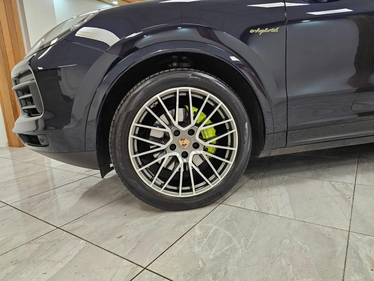 Porsche Cayenne HIGH SPEC - Image 3