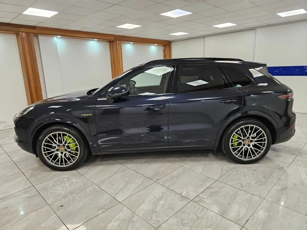 Porsche Cayenne HIGH SPEC - Image 4