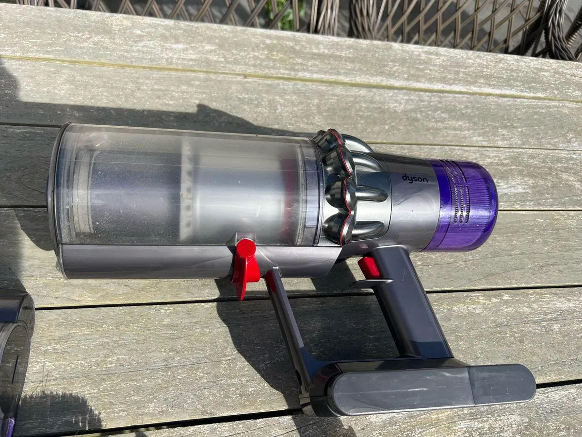 Dyson V11 Absolute cordless vacuum - Image 2