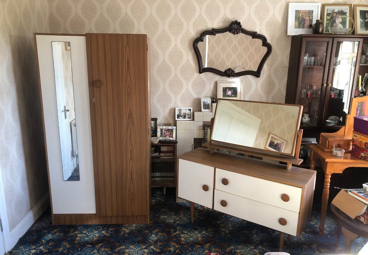 Wardrobe and dresser - Image 1