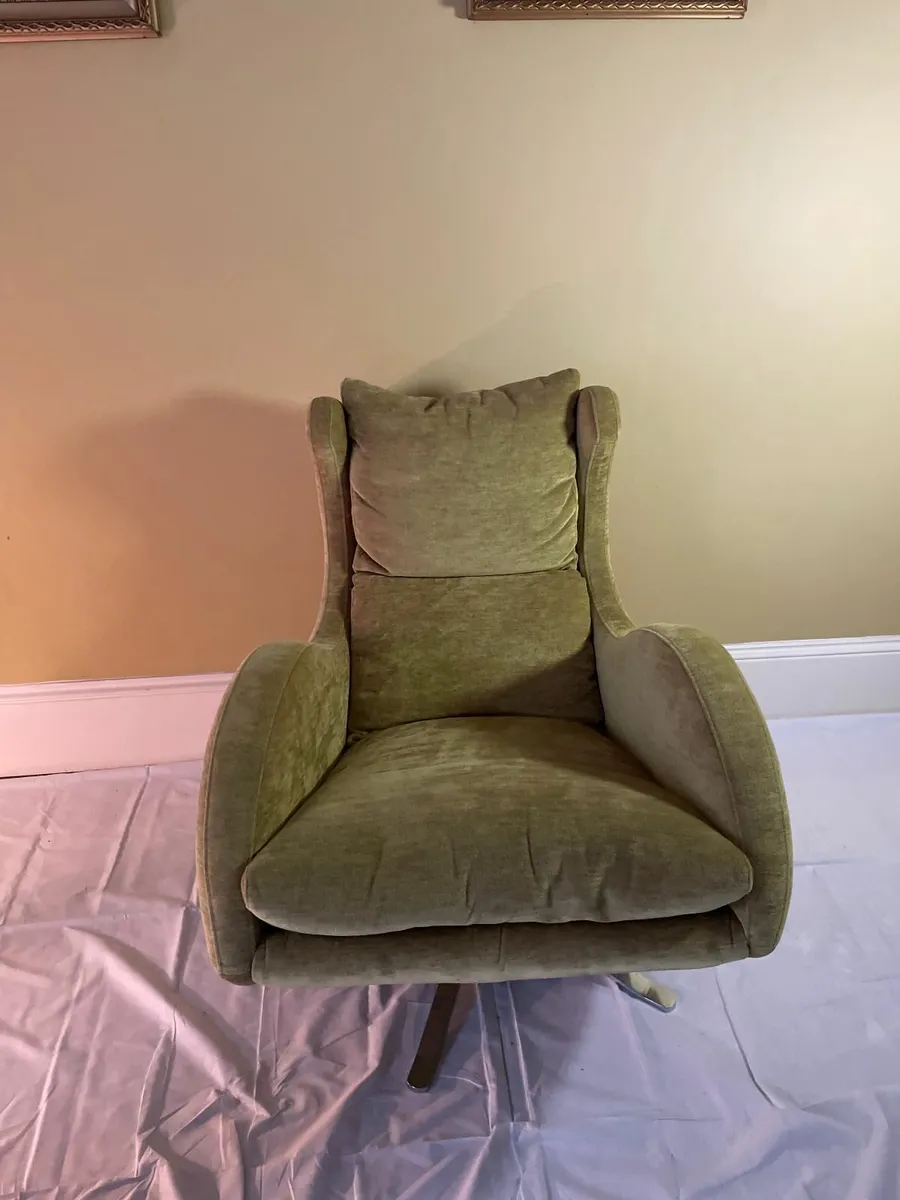 Retro-Style Swivel Armchair in Olive Green - Image 2