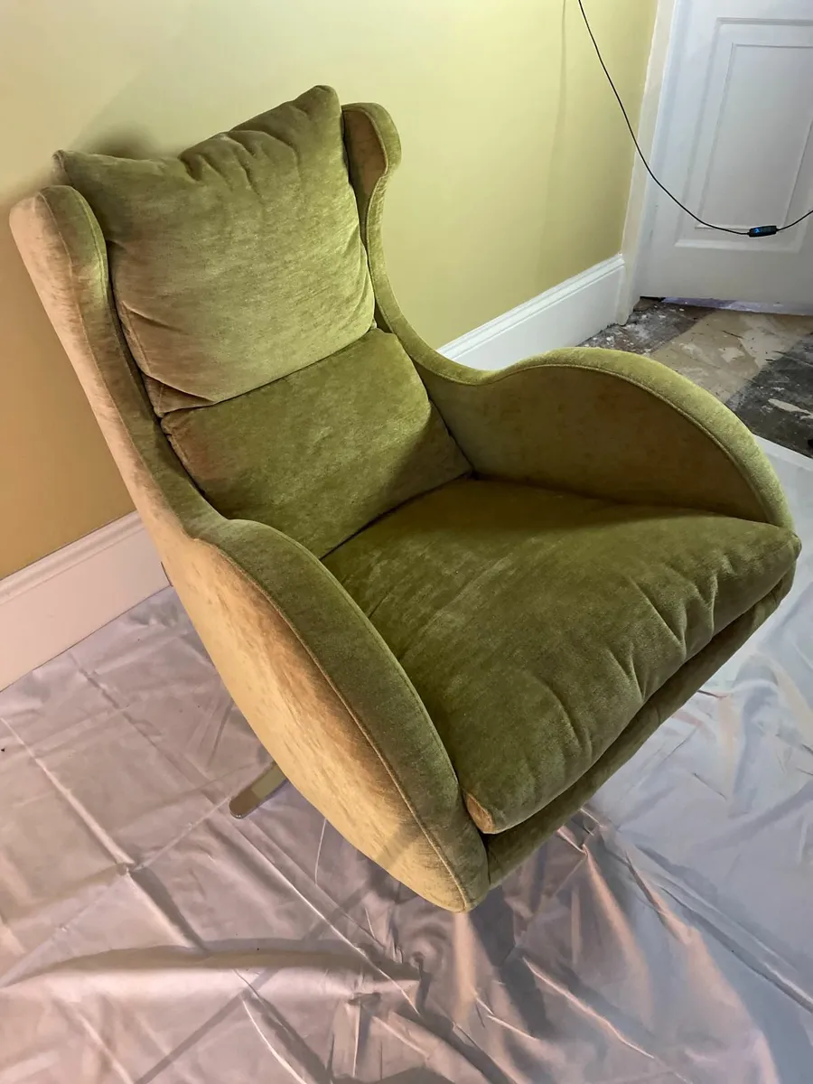 Retro-Style Swivel Armchair in Olive Green - Image 3