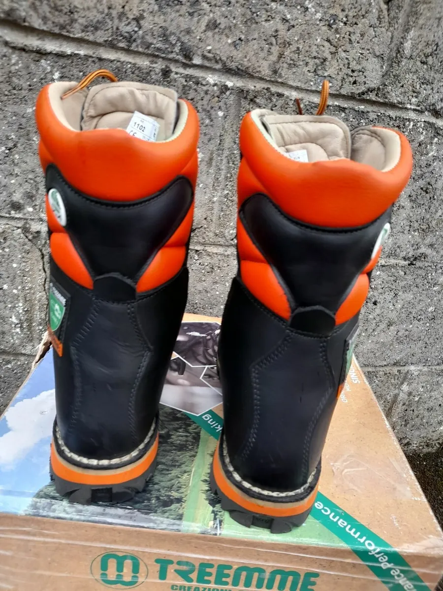 selling chainsaw boots - Image 2