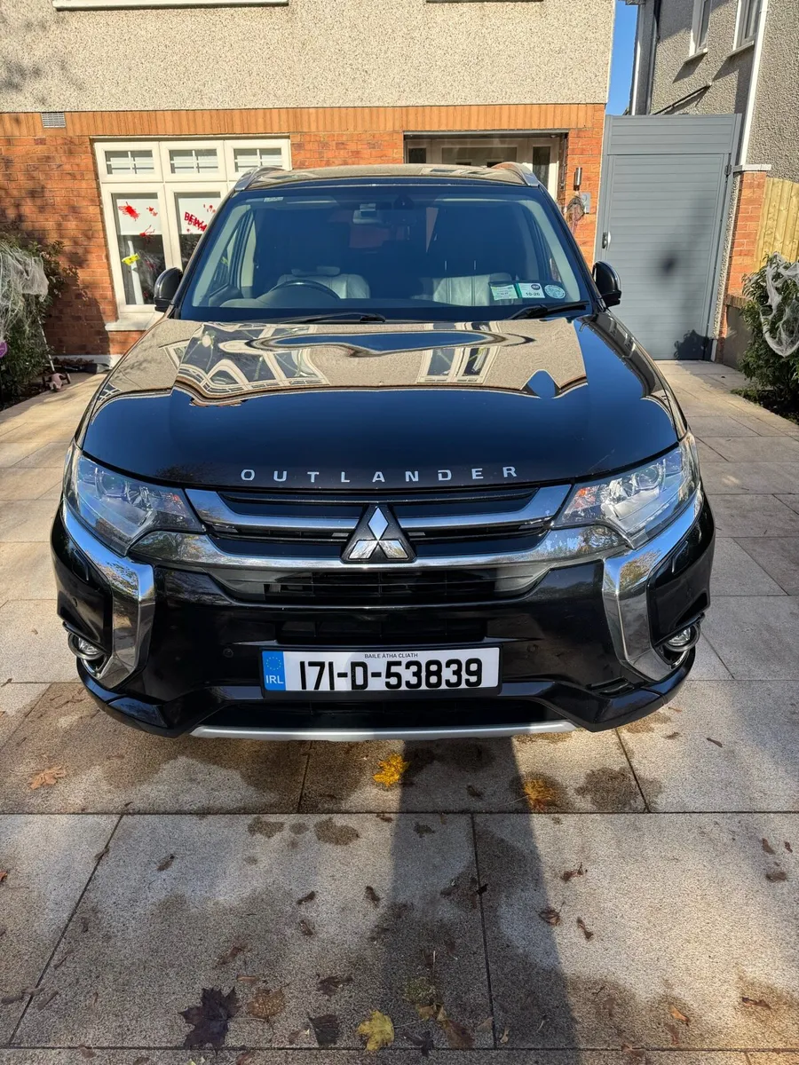 Mitsubishi Outlander PHEV - Image 1