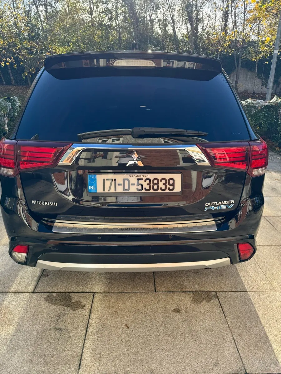 Mitsubishi Outlander PHEV - Image 2