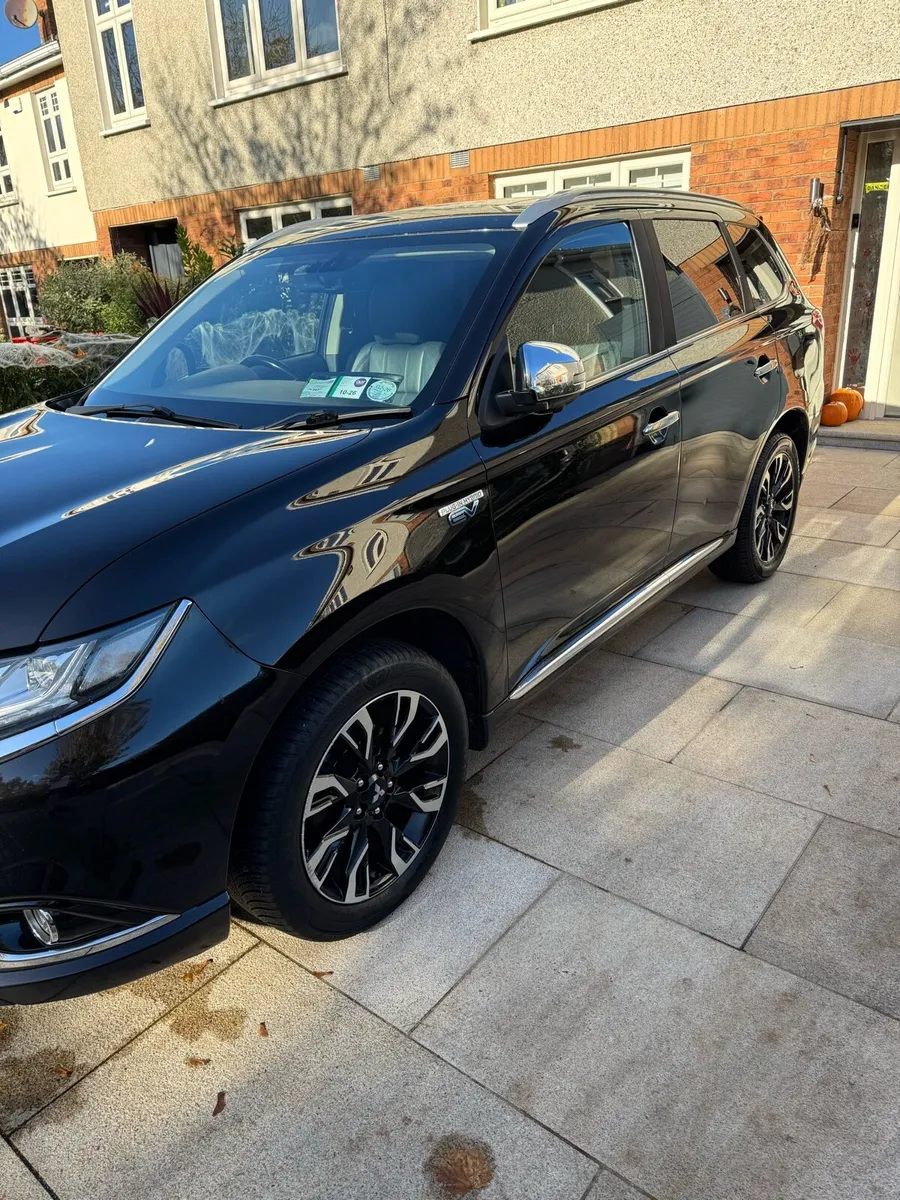 Mitsubishi Outlander PHEV - Image 3