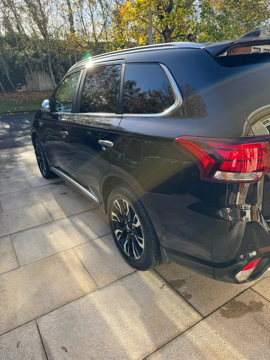 Mitsubishi Outlander PHEV - Image 4