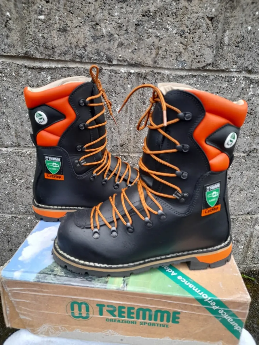 selling chainsaw boots - Image 1