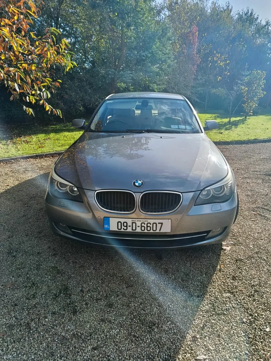 BMW 5-Series 2009 - Image 1