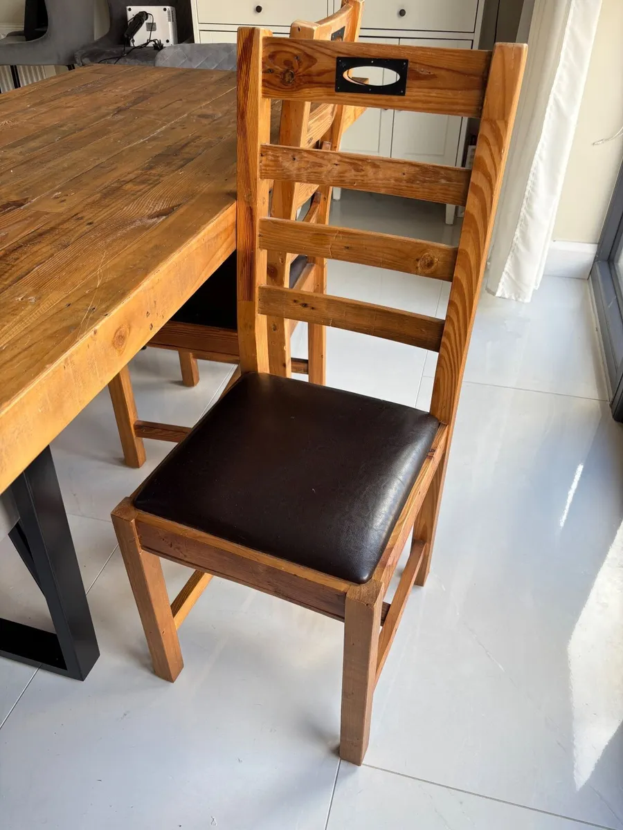 Table and chairs - Image 3