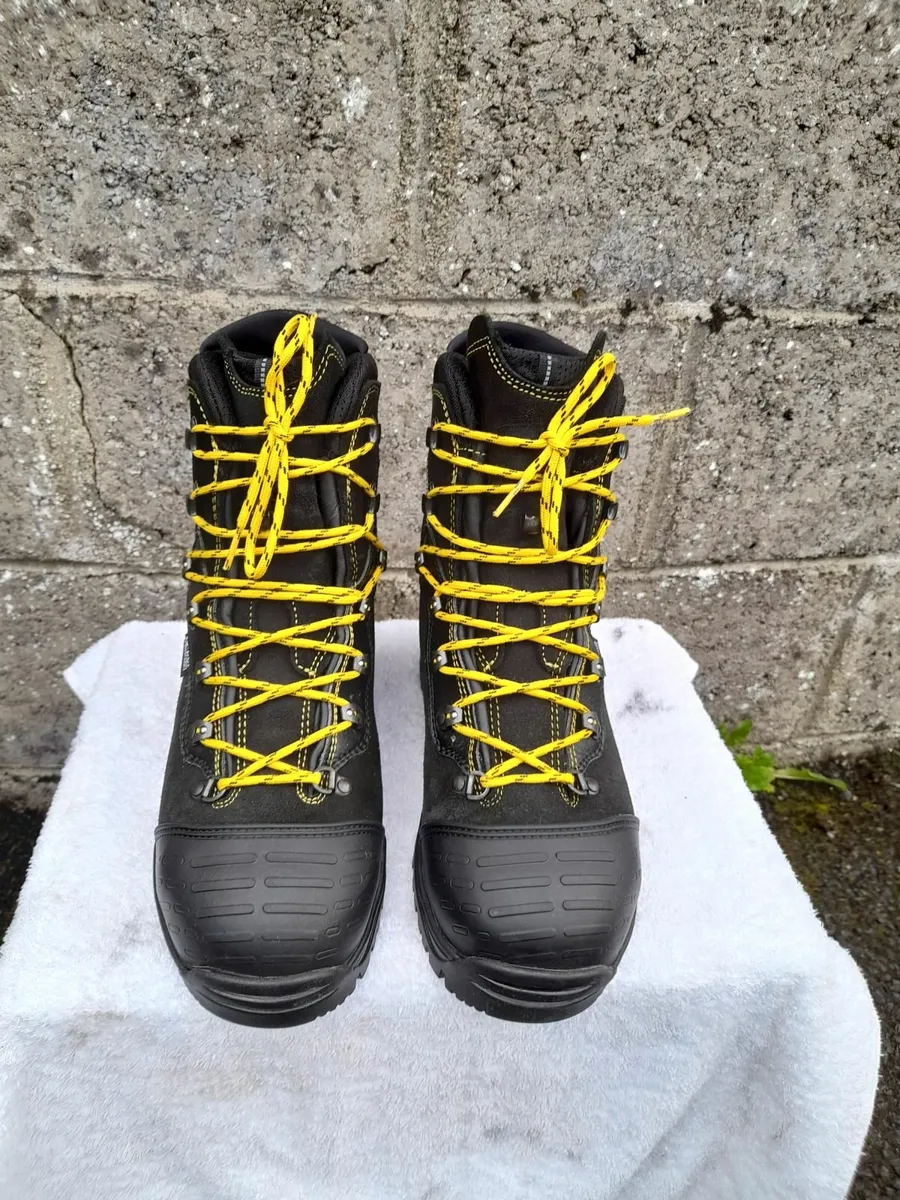 selling chainsaw boots - Image 3