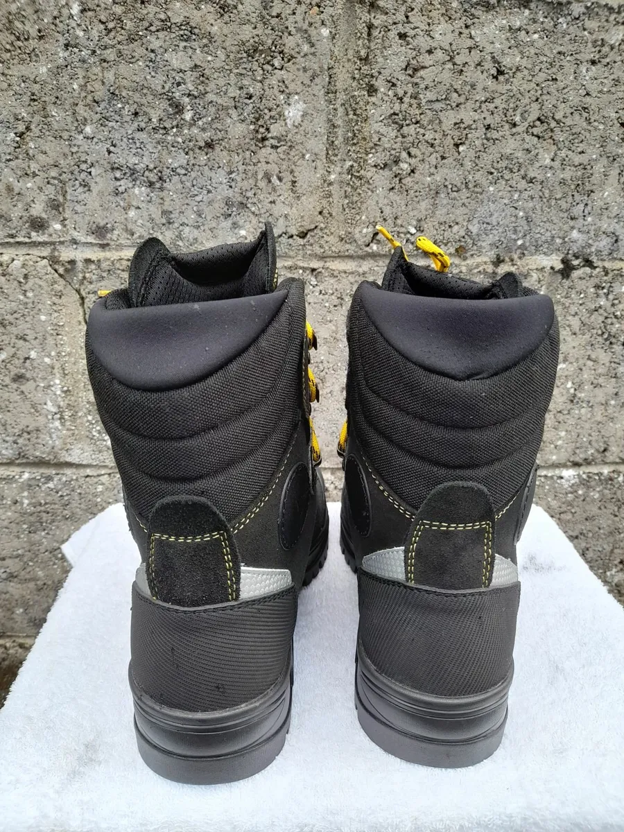 selling chainsaw boots - Image 4