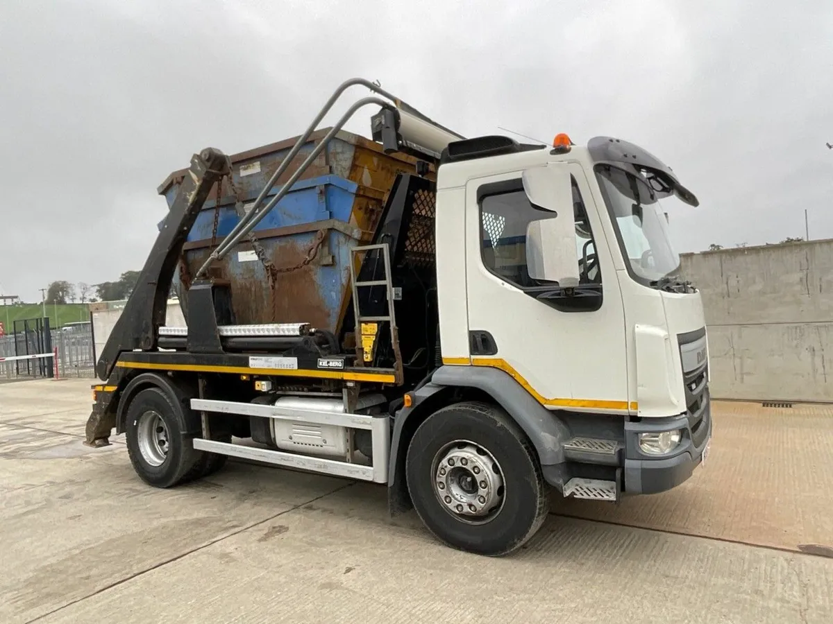 DAF LF220 EURO 6 18 TON 4x2 SKIP LORRY - Image 1