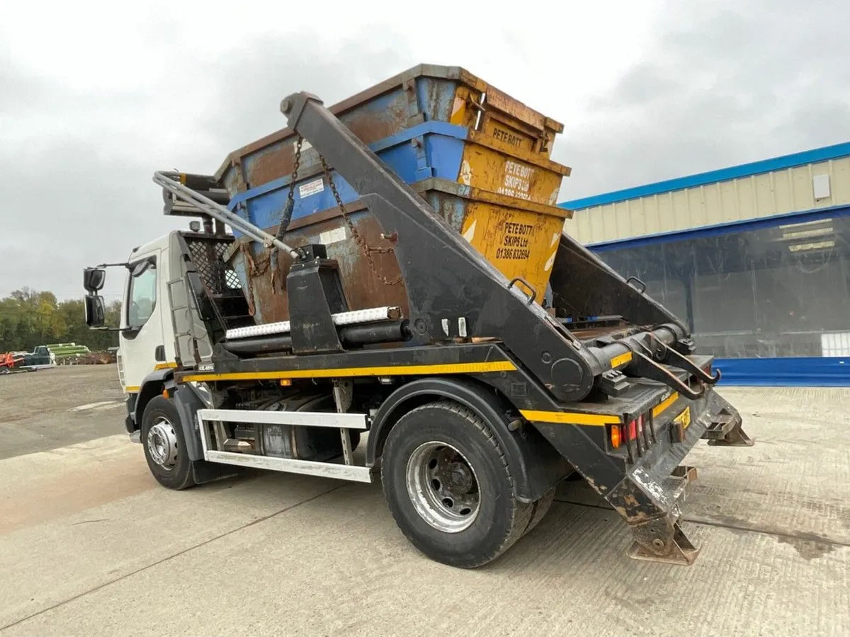 DAF LF220 EURO 6 18 TON 4x2 SKIP LORRY - Image 4