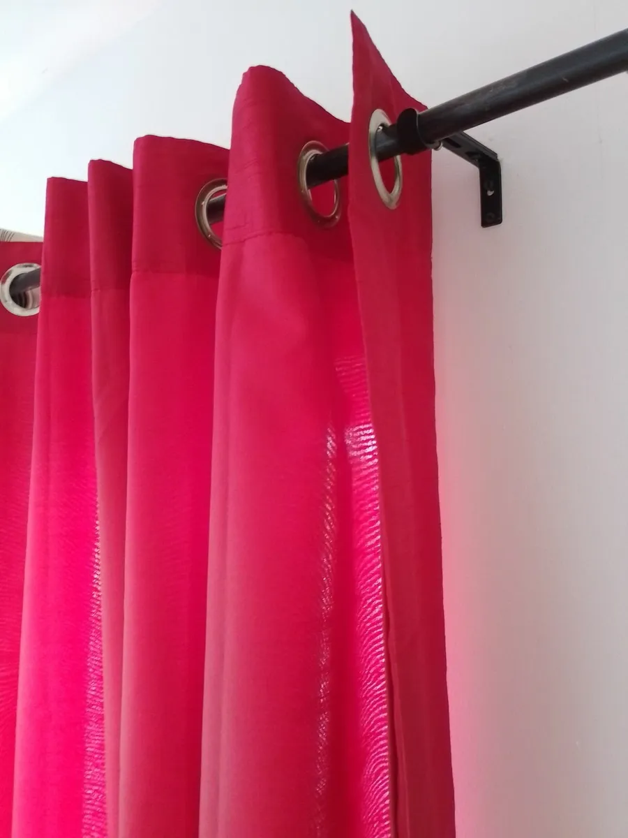 PAIR OF RED EYELET CURTAINS, 62 x 72, NOT LINED. - Image 1